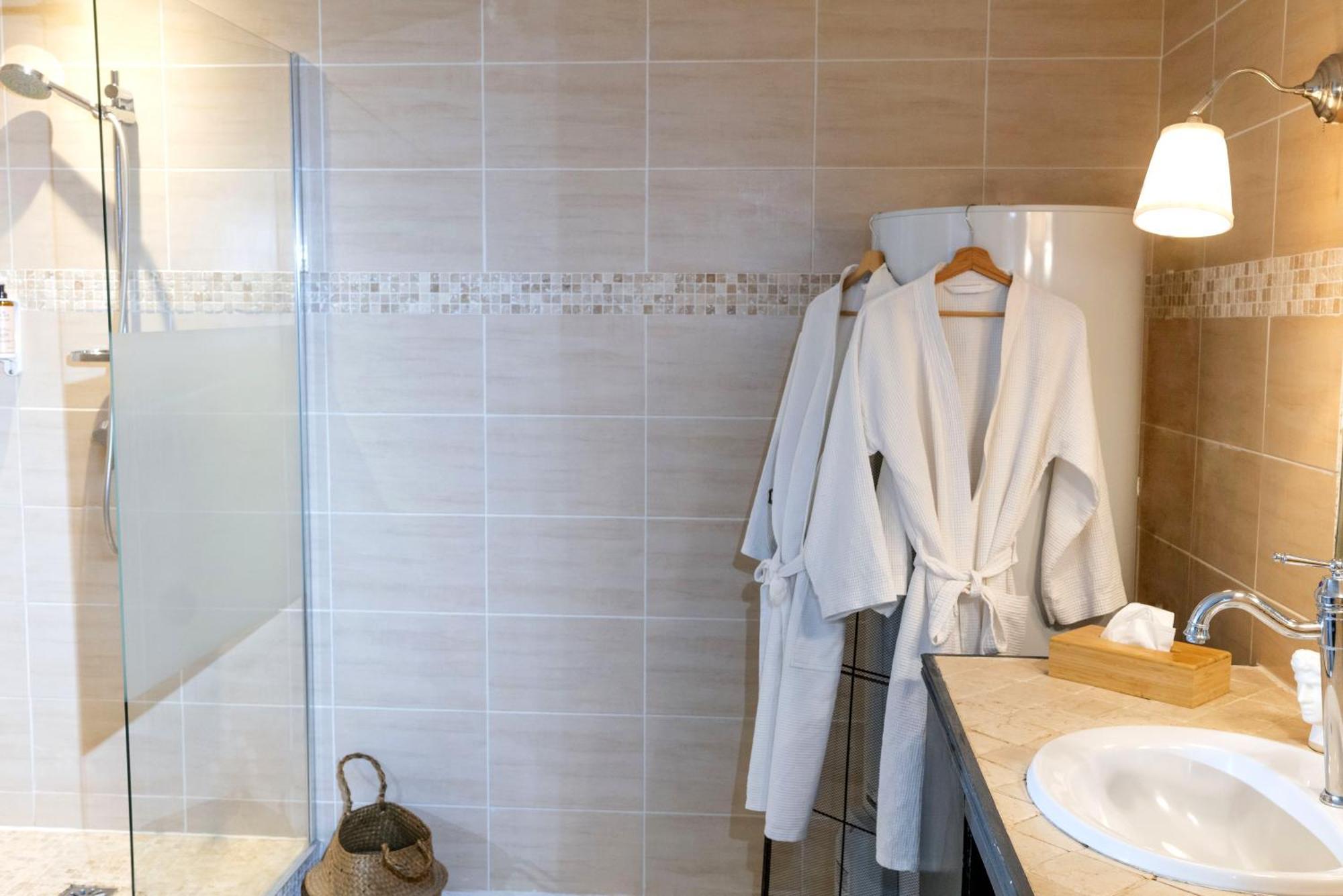 Les Canoubiers Luxe Et Serenite Au Coeur De Saint-Tropez Suites Spacieuses Avec Jardin Enchanteur חדר תמונה